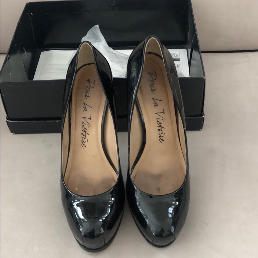 Pour La Victoire Irina Platform black patent, 8.5
